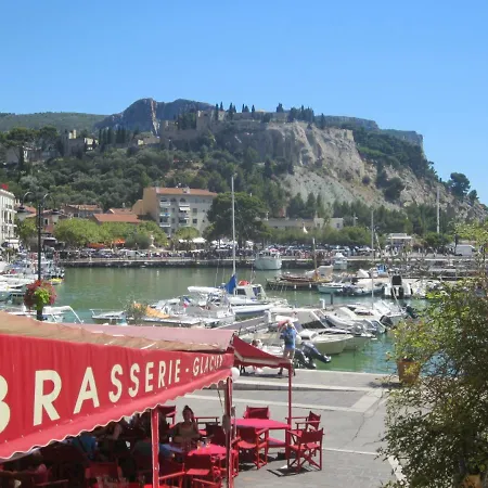 Happy Cassis